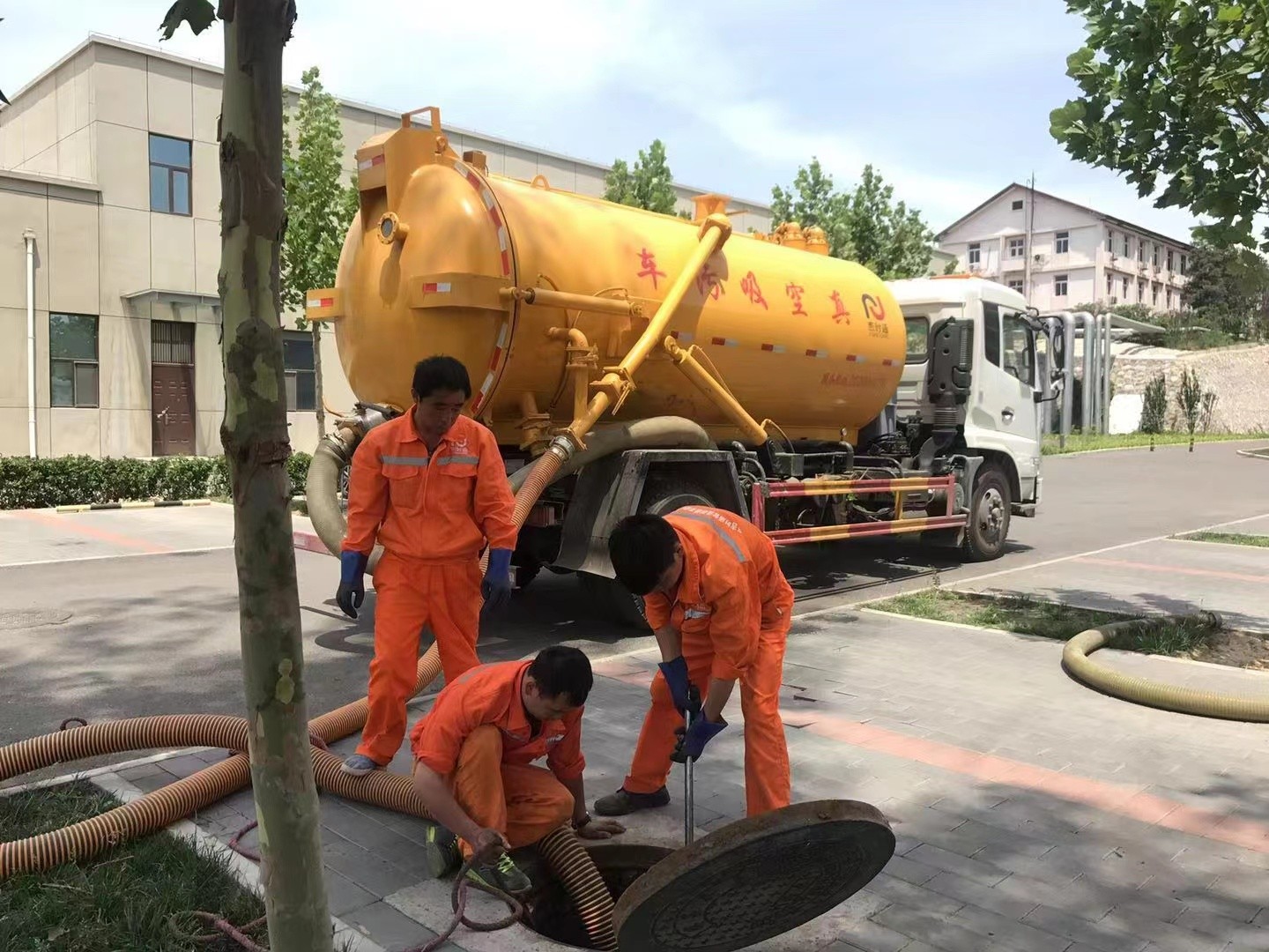 十堰化粪池清理与5-8吨吸粪车施工效率分析